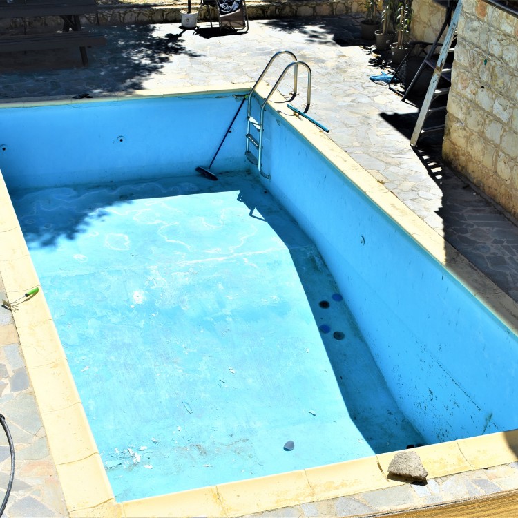 Pool cleaning services in Oakdale, CA